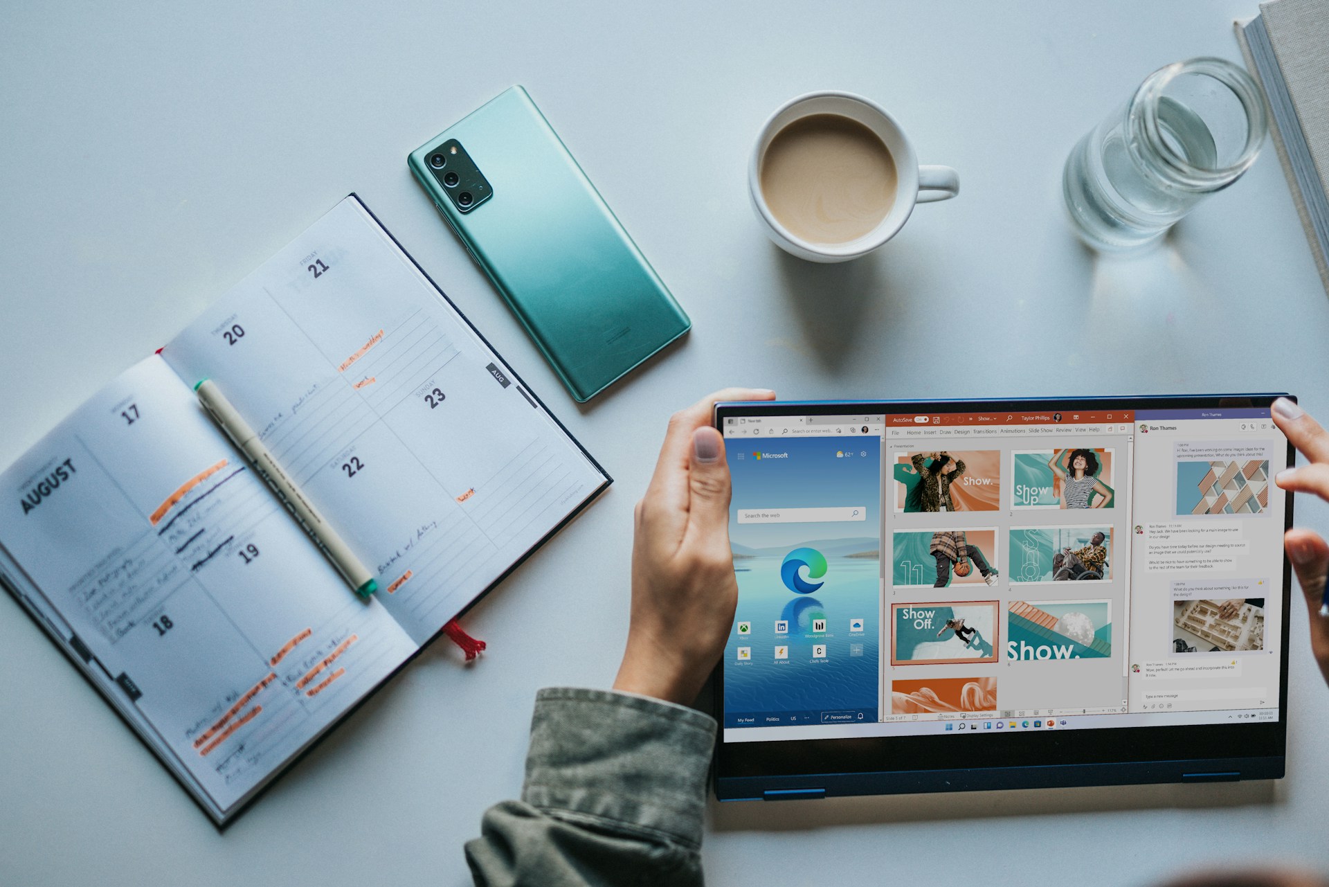 windows-me4HT8AX4Ls-unsplash windows-me4HT8AX4Ls-unsplash